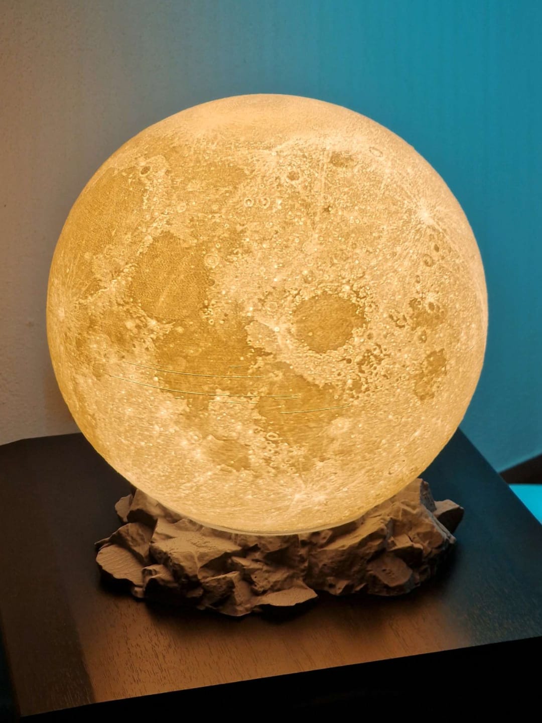 3D Printed Moon Lamp